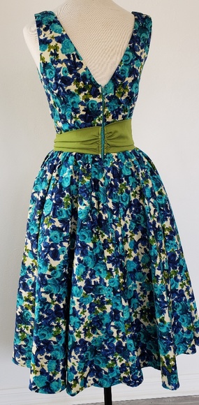 New Pinup Couture Maria Dress in Blue/Olive Floral - Picture 5 of 8